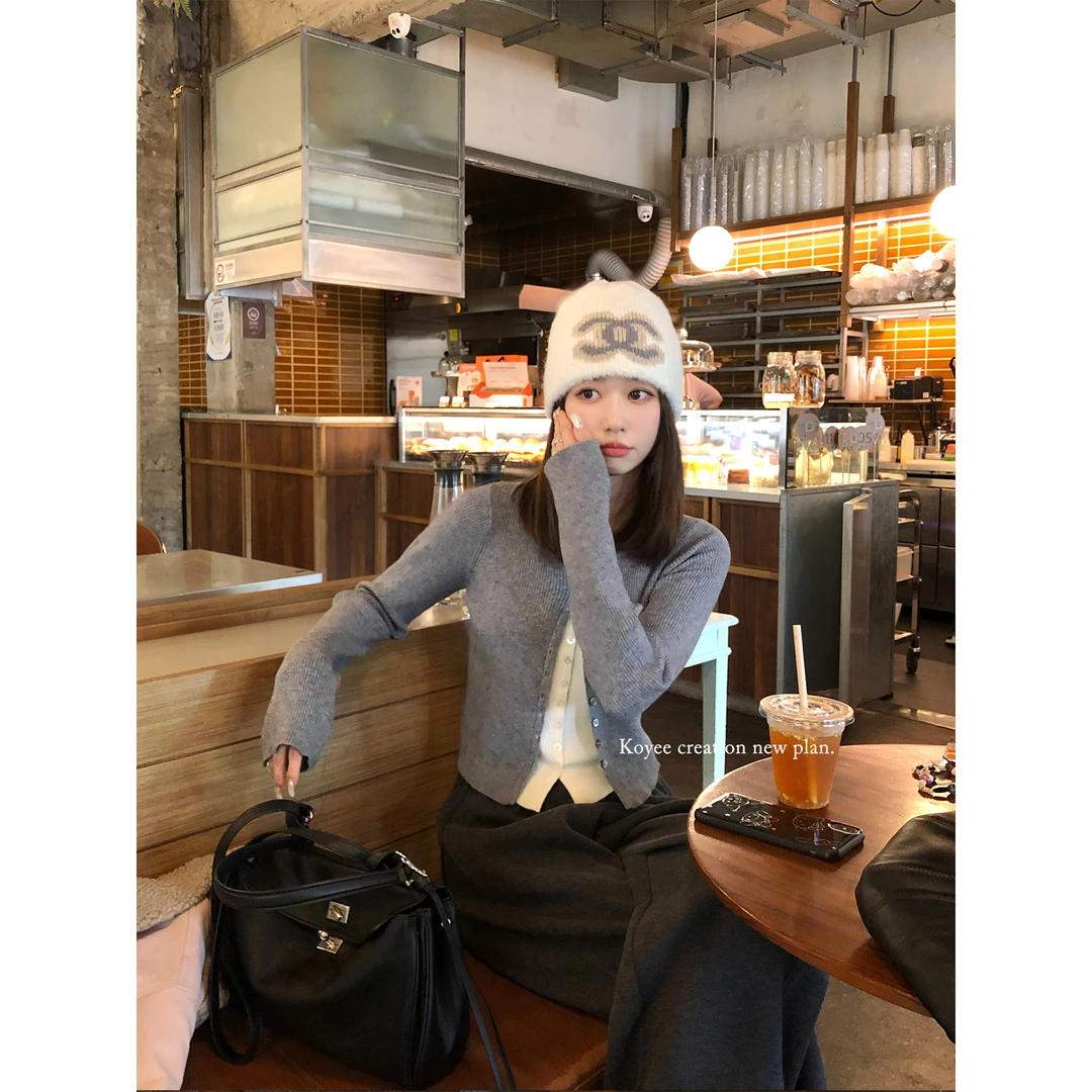 孔一粒撞色拼接假两件针织开衫女秋季新款N8035圆领修身短款上衣