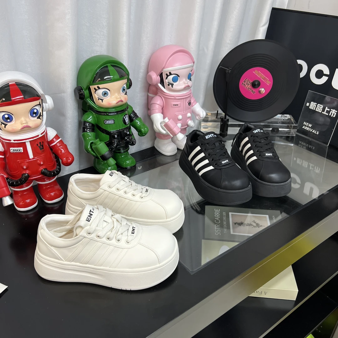 【飘飘】Manxiuru“腿精私藏”小白鞋2024新款百搭个性面包休闲鞋