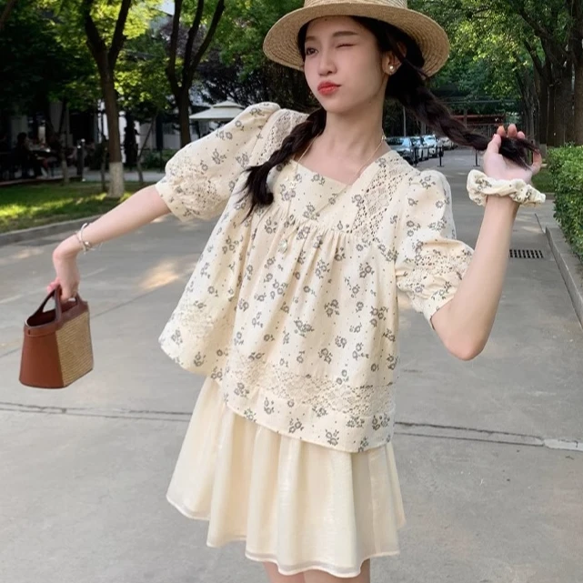 方领甜美刺绣潮版孕妇上衣法式碎花重工蕾丝小衫怀孕外穿时尚夏装