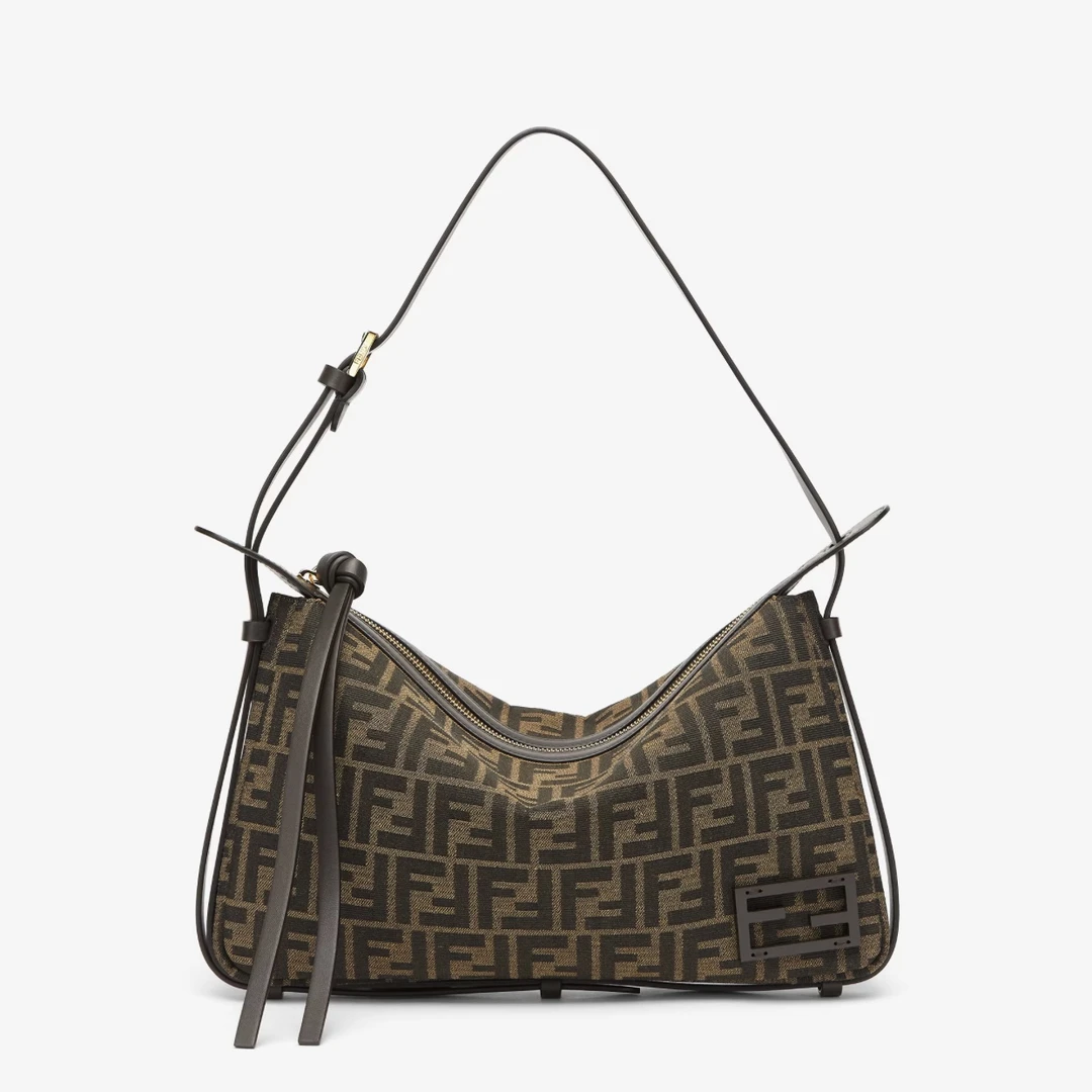 全新未使用 FENDI/芬迪 fendi女款simply中号手袋