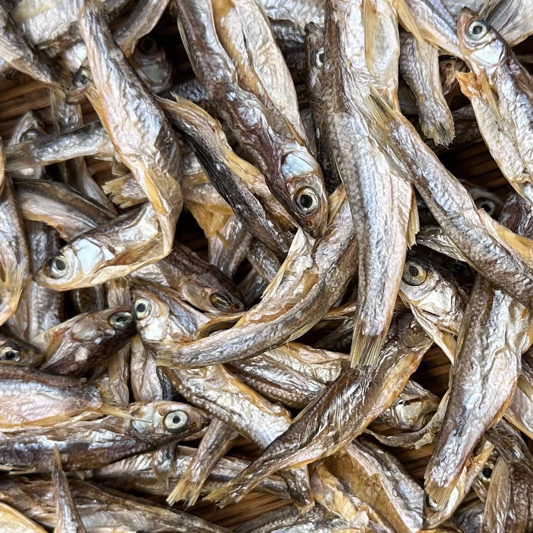 农户自做干小鱼红薯片野胡椒等