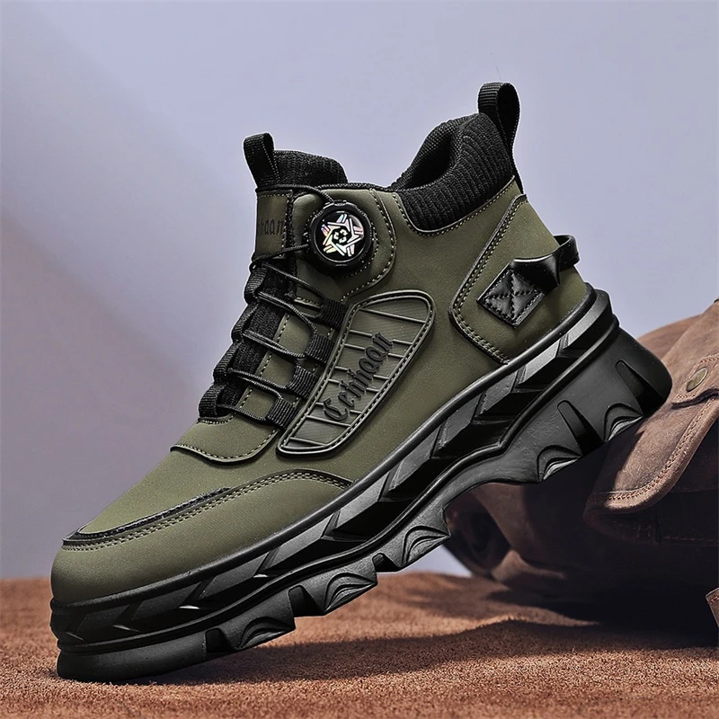 森刻男鞋2024秋季新款登山青少年工装旋转纽扣防水耐磨马丁靴全
