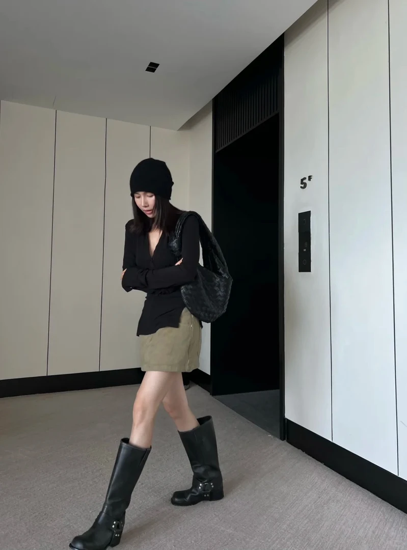 休闲百搭气质显瘦半身裙2024秋季新款时尚设计感半身裙短裙