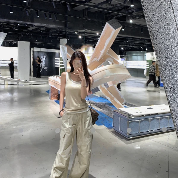 假两件撞色无袖小背心女2025夏季设计感辣妹修身外穿休闲工装裤