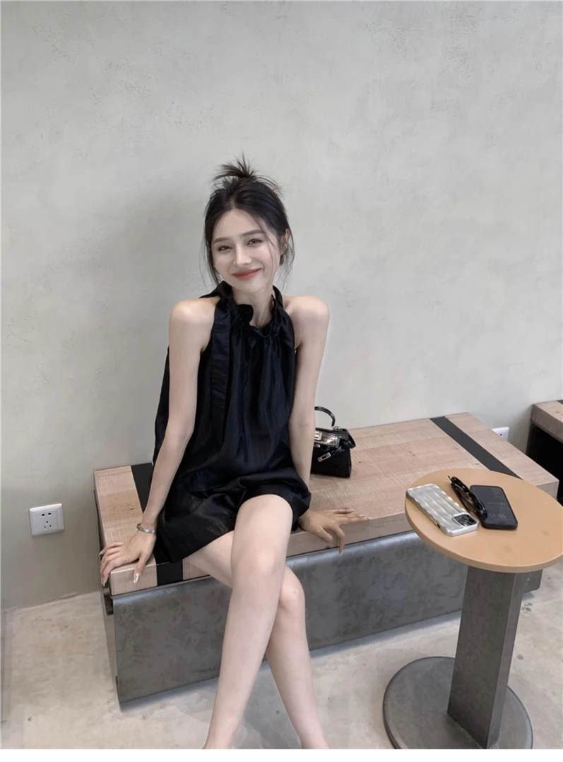 法式小众时尚挂脖无袖背心女夏季新款气质黑色宽松显瘦休闲裤短裤