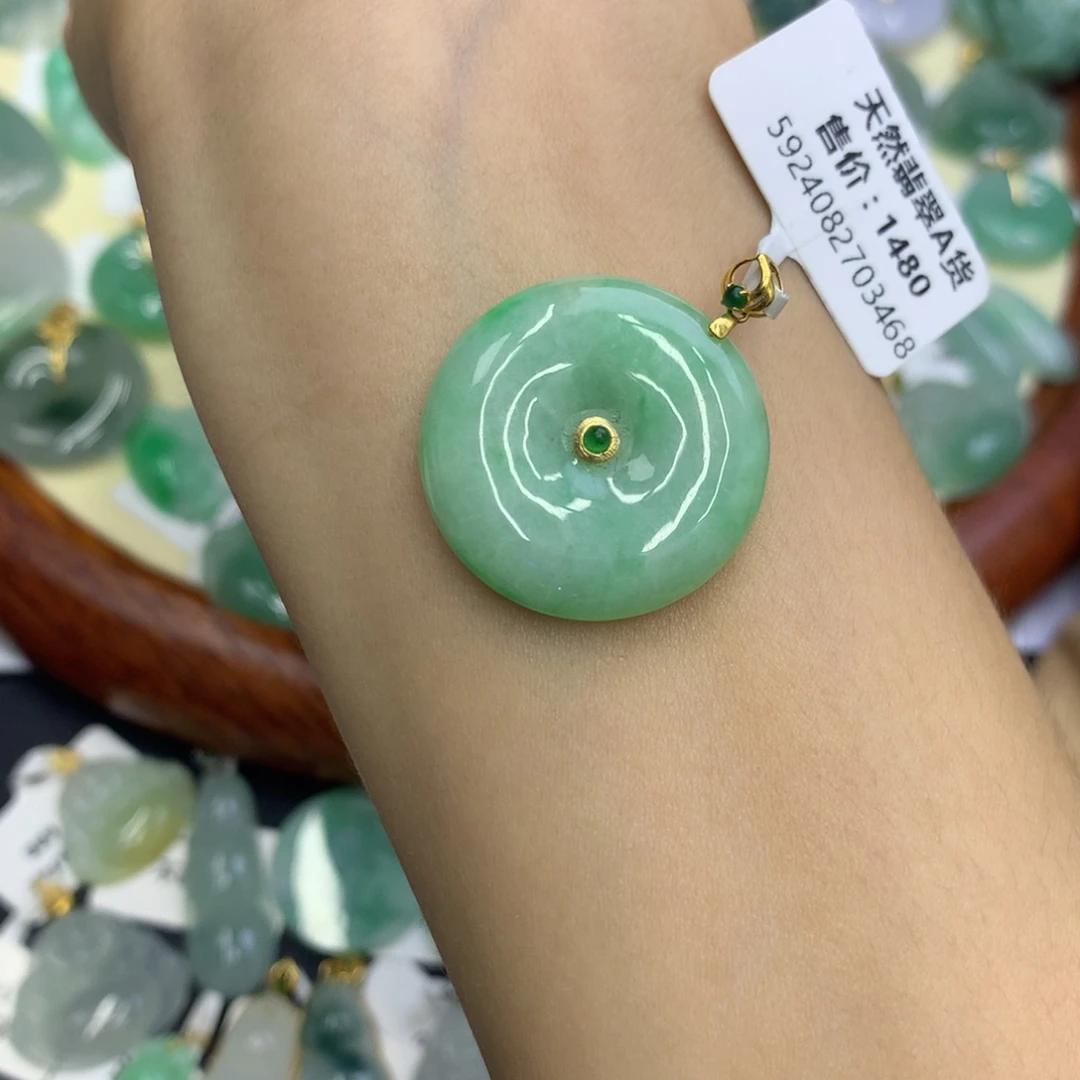 翡翠颈饰18K金镶嵌翡翠