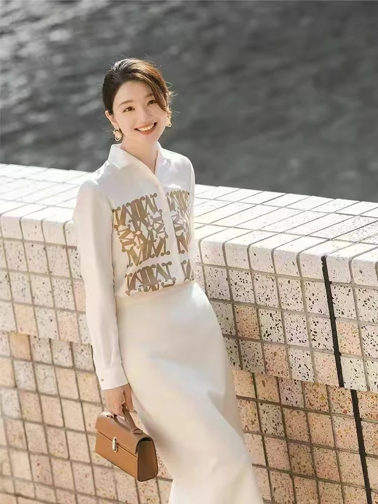 白色字母印花斜纹绸衬衫时尚百搭女士长袖上衣