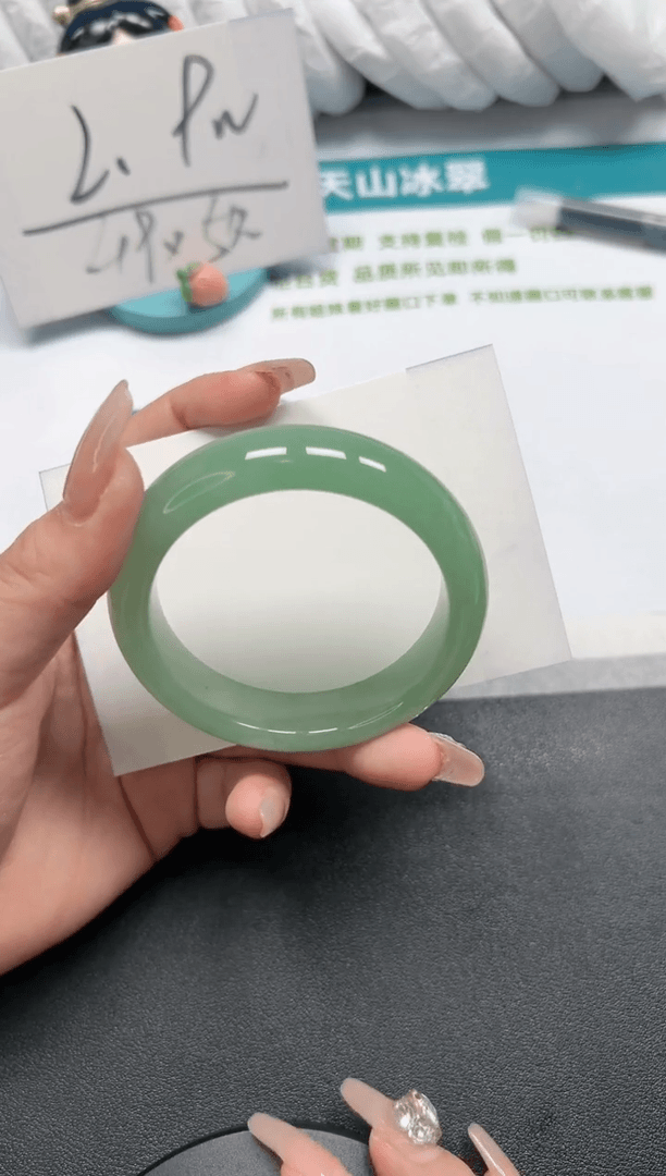 【闪购商品】石英质玉手镯未镶嵌253-54.5