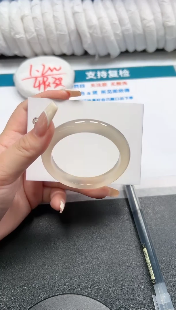 【闪购商品】石英质玉手镯未镶嵌150-52.4