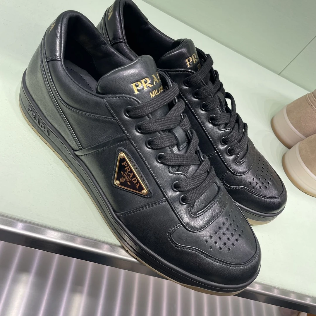 Prada/普拉达Prada 普拉达 压花低帮板鞋黑色