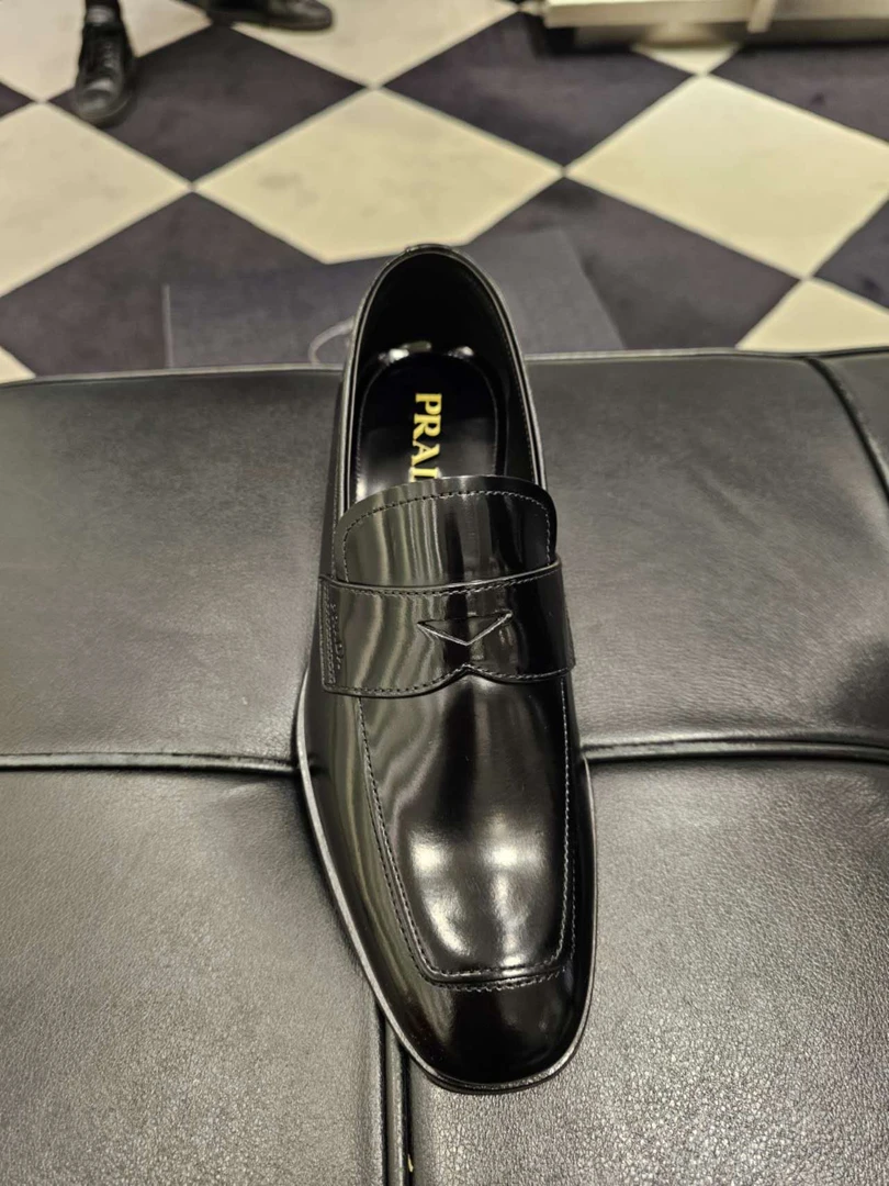 Prada/普拉达Prada 普拉达 亮面皮革黑色乐福鞋