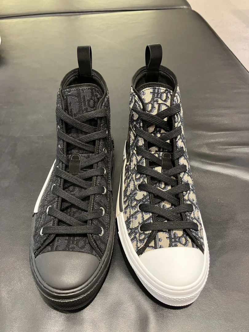 全新未使用 DIOR/迪奥 dior b23  米色和黑色高帮板鞋