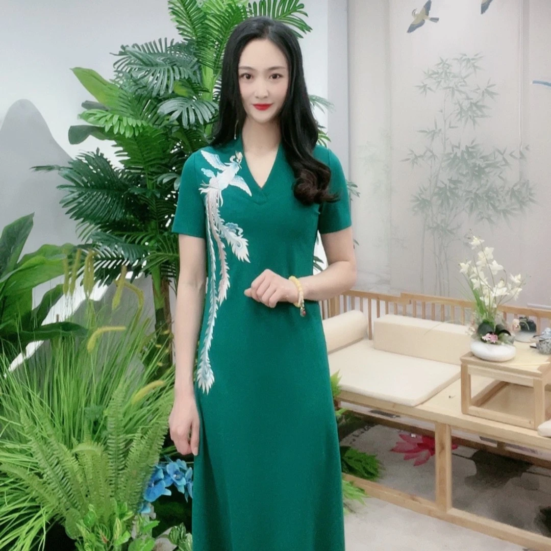 夏季新款精致刺绣花中式修身显瘦女神V领青鸾罗马连衣裙-BMT17662