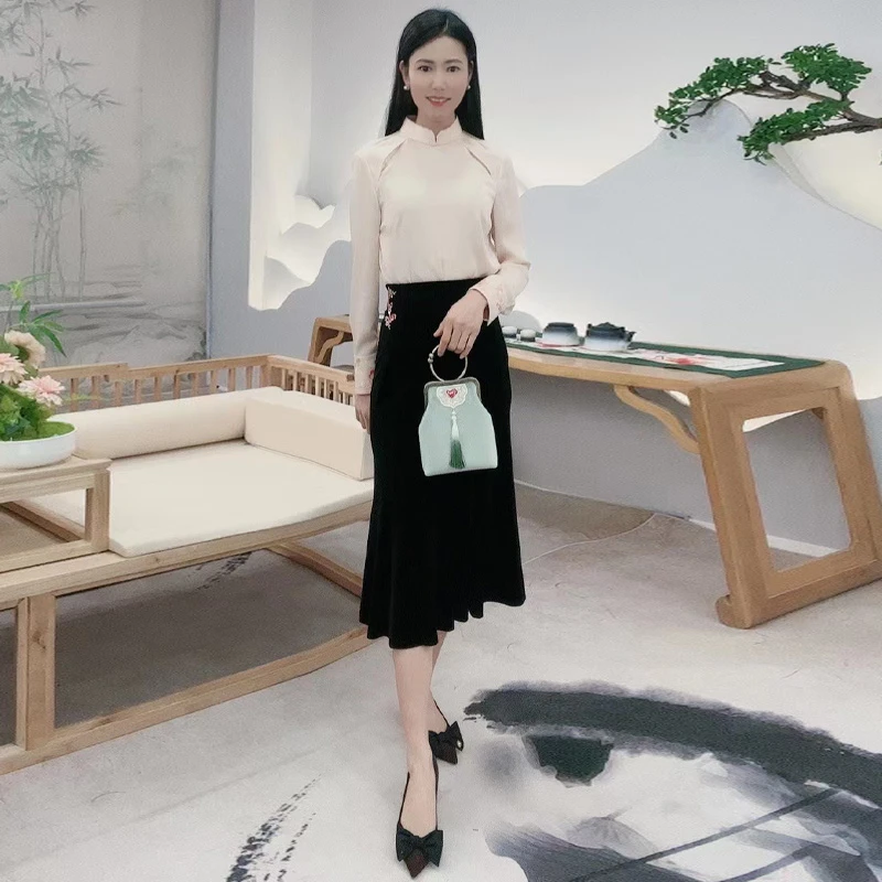 浒城古娘中式国风丝绒复古刺绣梅花经典黑色复古倾城半裙19A23509