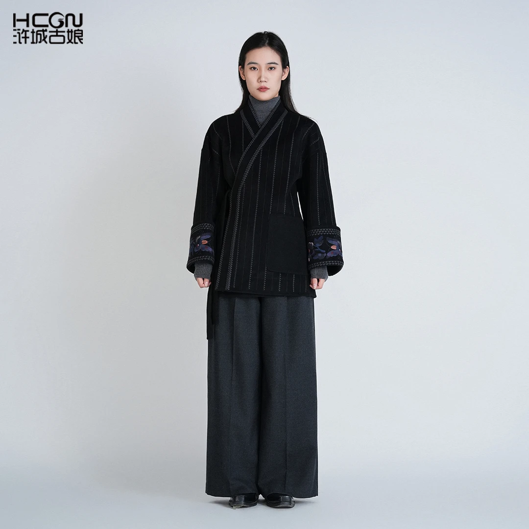 国风绵羊毛系带斜襟刺绣花显瘦黑色百搭气质女子吟大衣CCL181170