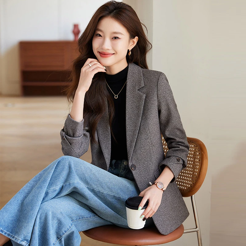 灰色小西装外套女秋季2025新款高级感气质女神范休闲西服EG8637