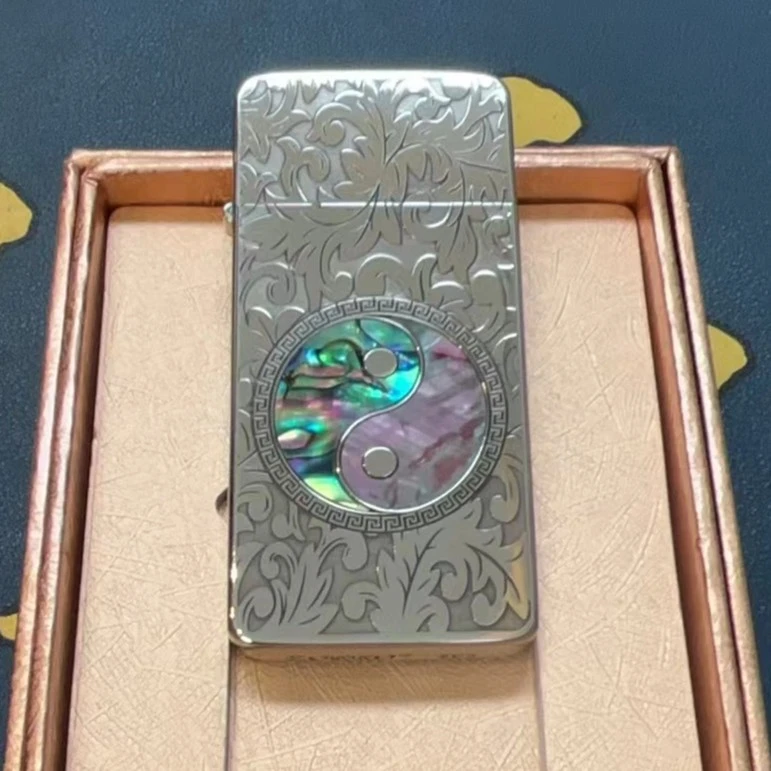 zc5超薄白铜唐草护身符太极图彩贝ZR