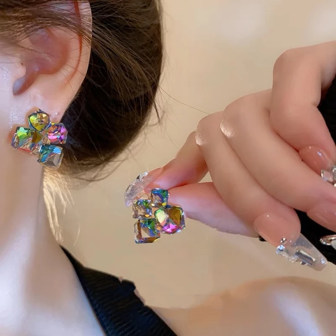 铜合金耳饰 轻奢小众设计感高级气质耳钉立体方糖耳饰女A110