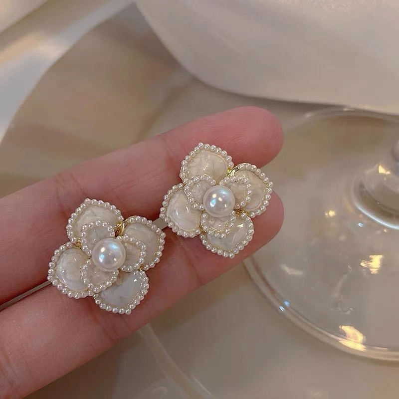 铜合金耳饰 山茶花耳钉女小香风质感轻奢风时尚百搭耳环女生A8