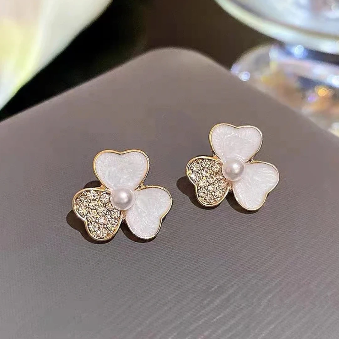 铜合金耳饰 【白色幸运花】气质时尚百搭简约耳钉甜美精致A68