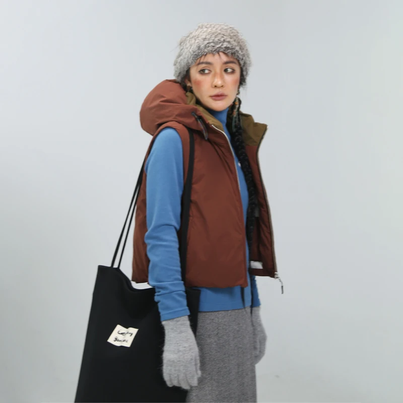 嬉游记原创2024冬新款加厚保暖连帽羽绒马甲女白鸭绒外穿坎肩上衣