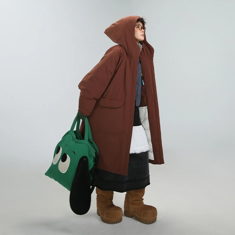 嬉游记原创2024冬季巫师帽薄款羽绒服女时尚保暖中长款白鸭绒外套