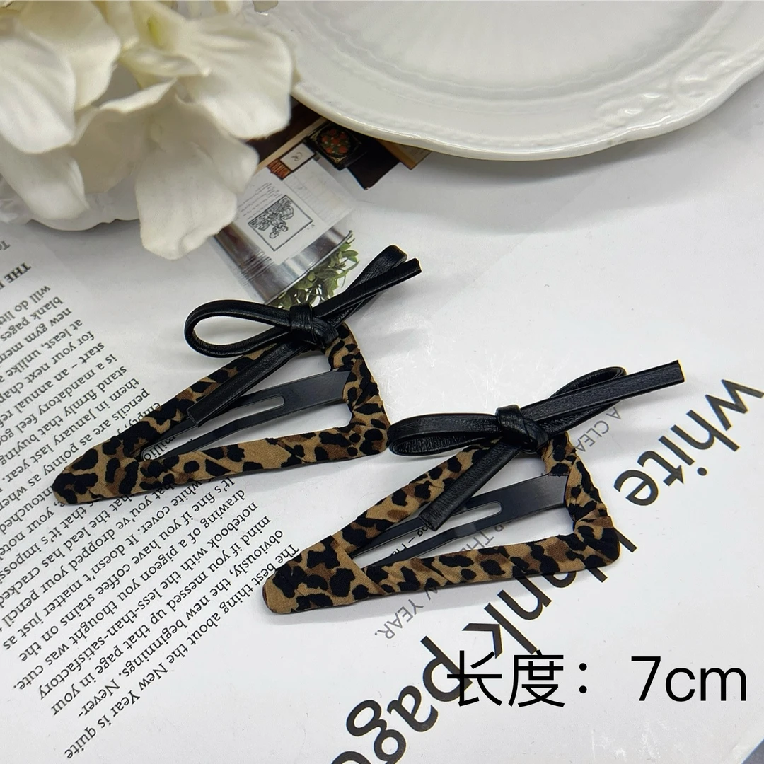 BAOSHATI/宝莎缇F-529韩系豹纹三角碎发夹BB夹一对