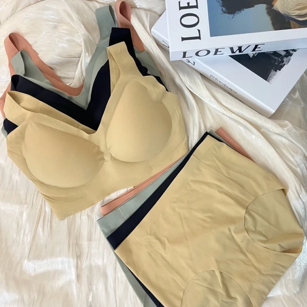 套装女文胸内衣聚拢无痕舒适轻肤透气弹力少女裸感无钢圈夏季薄