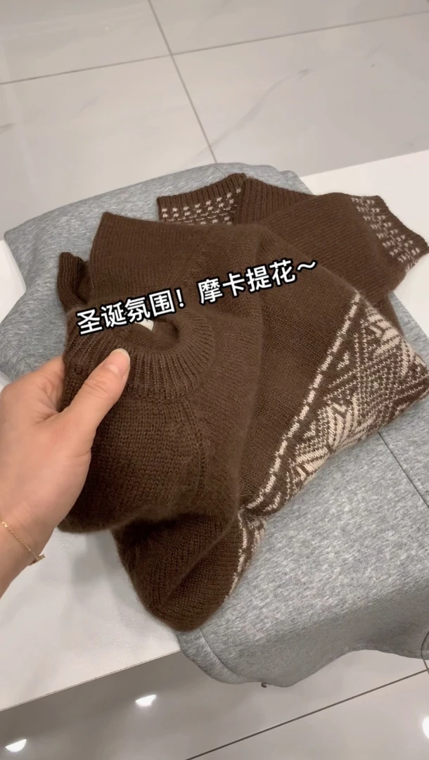 朱朱家 圣诞氛围摩卡提花圆领毛衣950【洋气减龄】