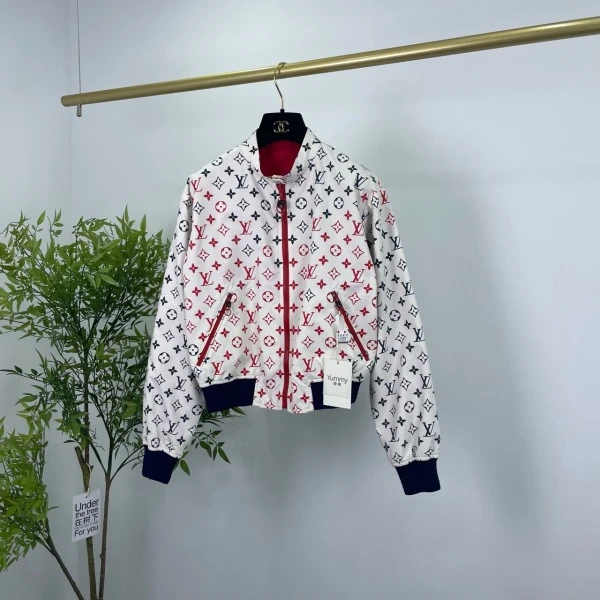 妃鱼/路易威登/棉/外套/95新/市场价16000/M1107
