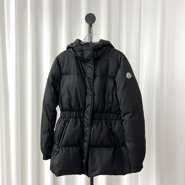 妃鱼/盟可睐/聚酰胺/羽绒服/95新/市场价15000/z1106