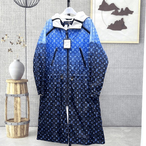 妃鱼/路易威登/棉/风衣/95新/市场价29900/灵0717