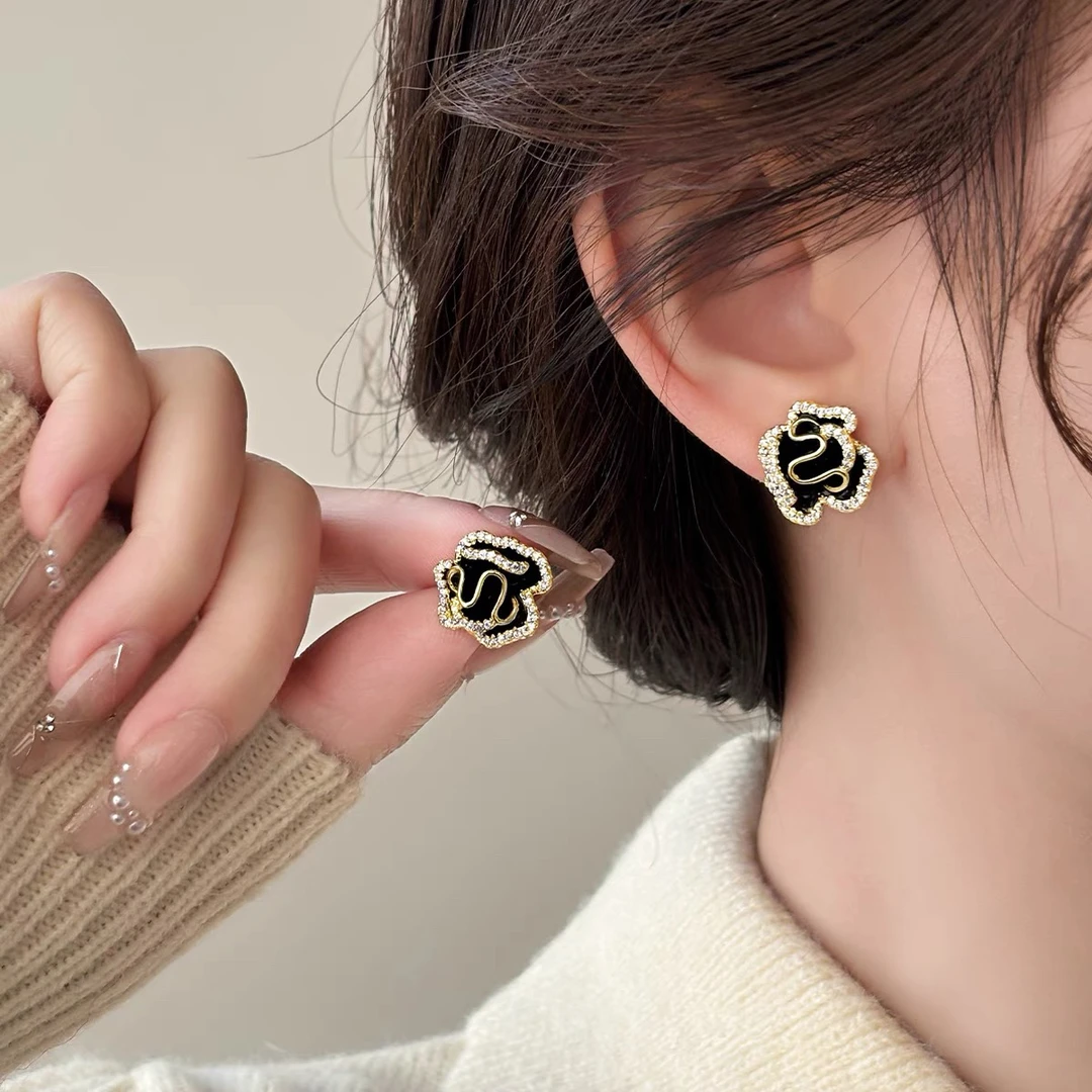 铜合金耳饰 黑色玫瑰山茶花朵耳夹小众耳钉女感小香风耳饰耳环