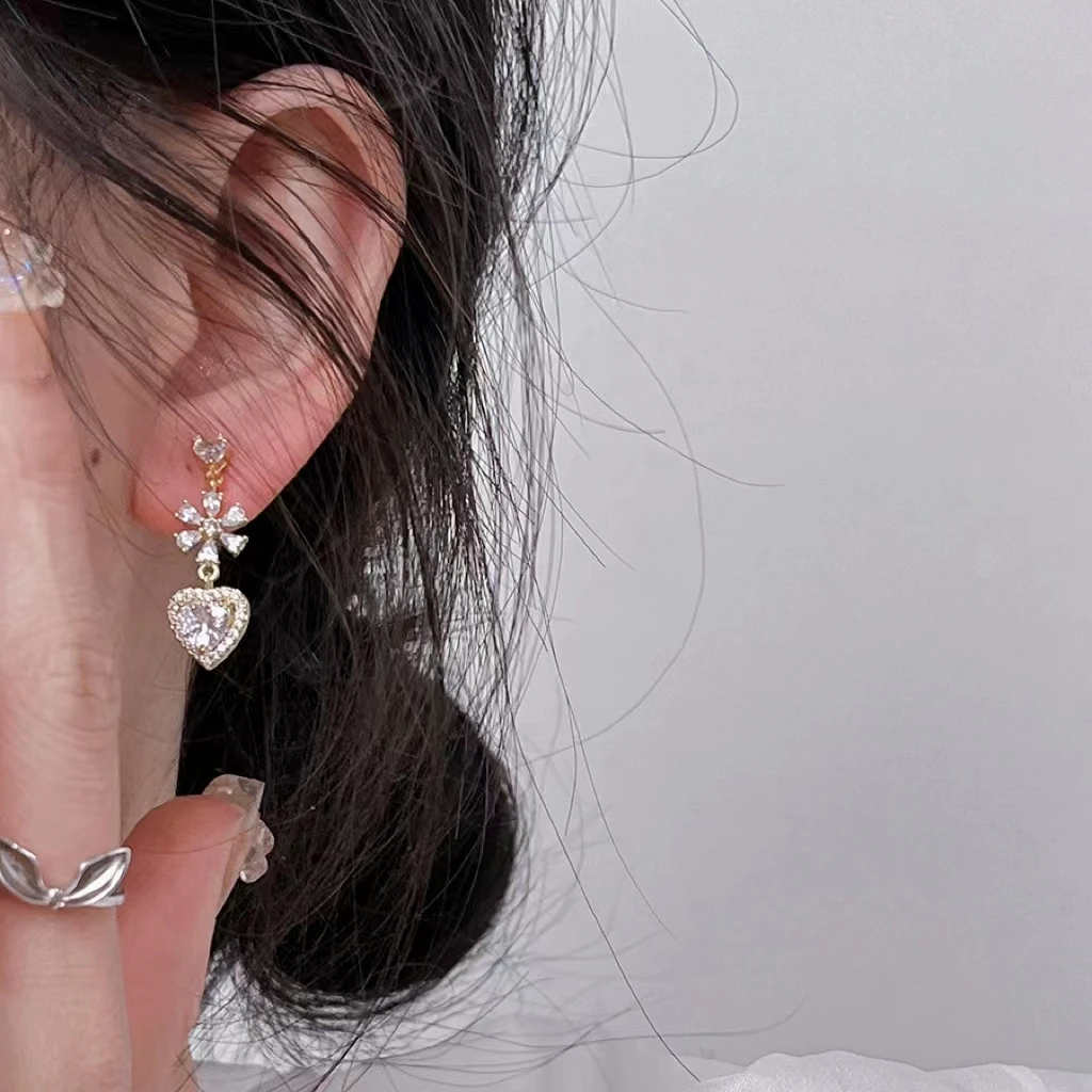 铜合金合成锆石耳饰 【恋歌】无耳洞法式花朵爱心耳钉超闪锆耳夹