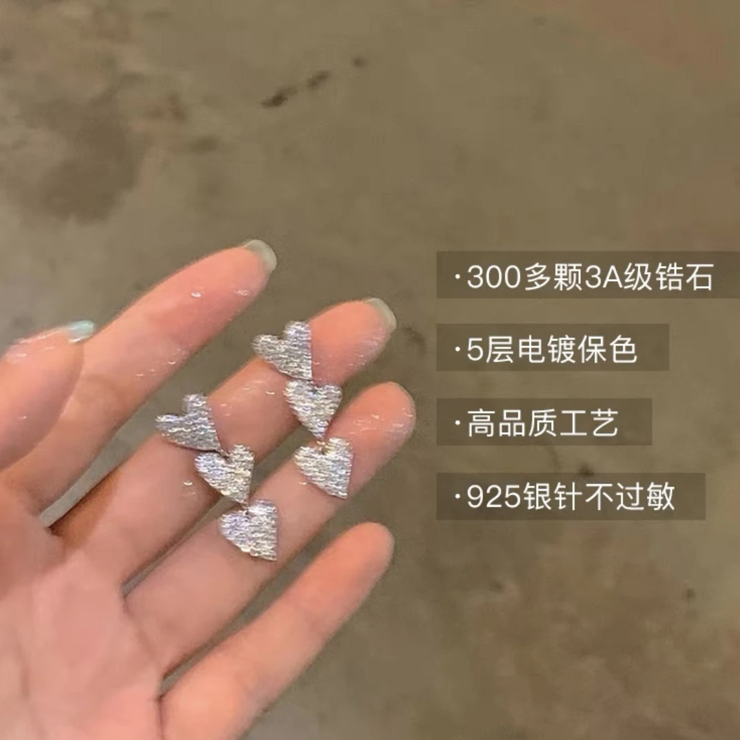 铜合金耳饰 三爱心耳环小众设计感高级无耳洞耳夹锆石耳饰轻奢女