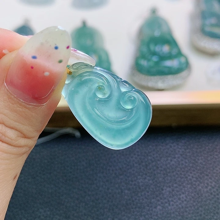 翡翠颈饰18K金镶嵌翡翠