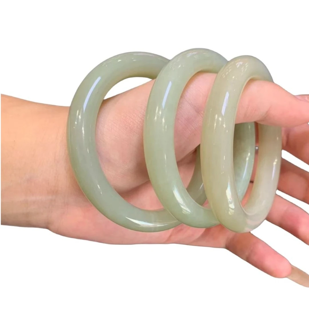 【玉在东方】温婉镯和田玉晴水色百搭女士镯高冰（手镯多样性发其一）