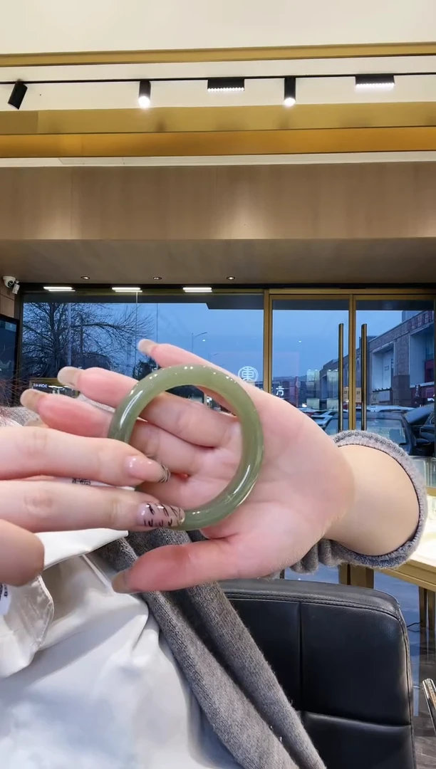 【闪购商品】和田玉手镯未镶嵌光月镯56