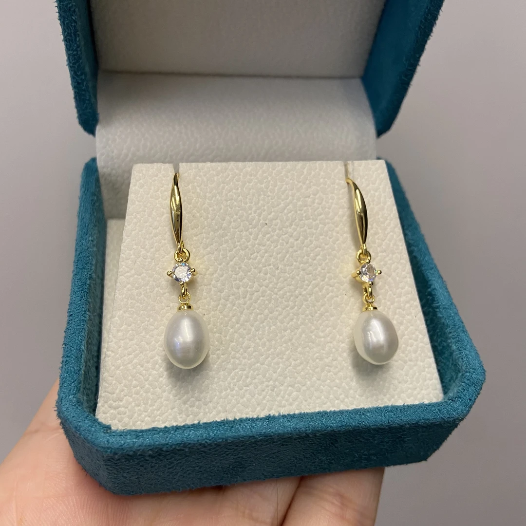 030 小号！白色中长款耳环  天然可刮粉