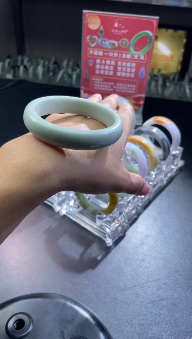 【闪购商品】石英质玉正圈未镶嵌手镯多样性发一件