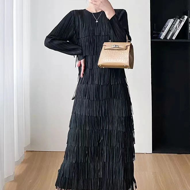 【沁姐私服】2024新款气质时尚褶衣设计师款流苏连衣裙#2406108