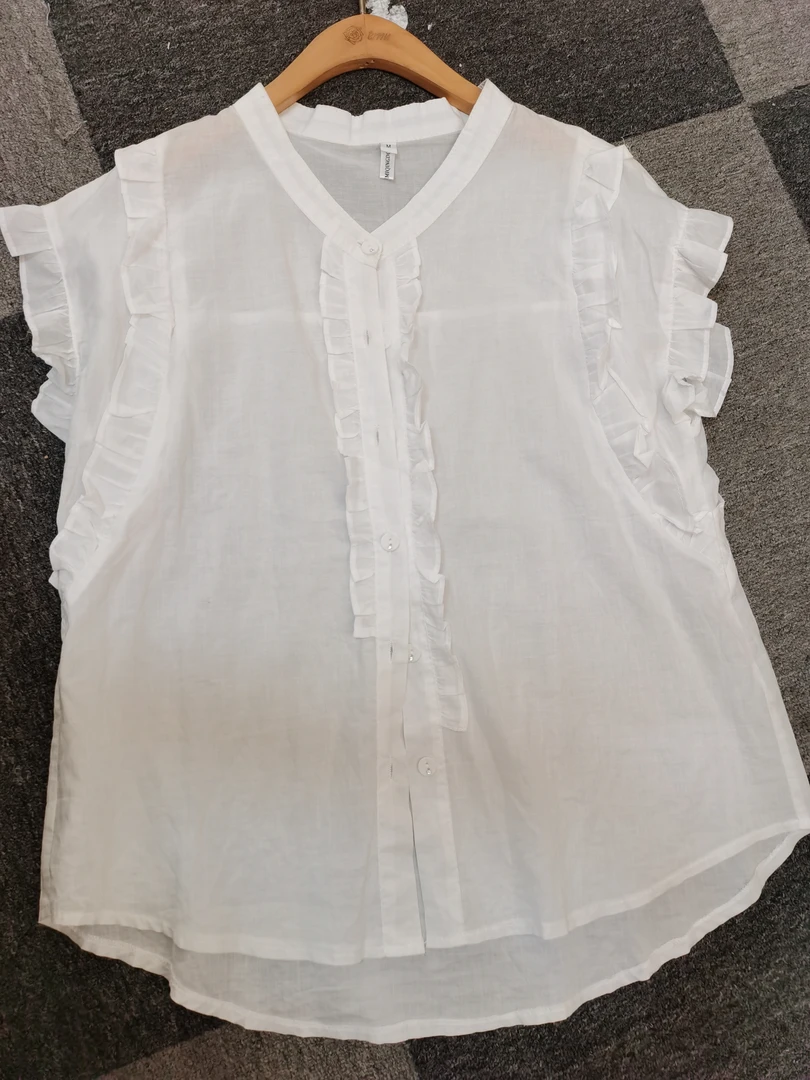 时尚百搭，白色衬衫短袖，多场合穿搭首选