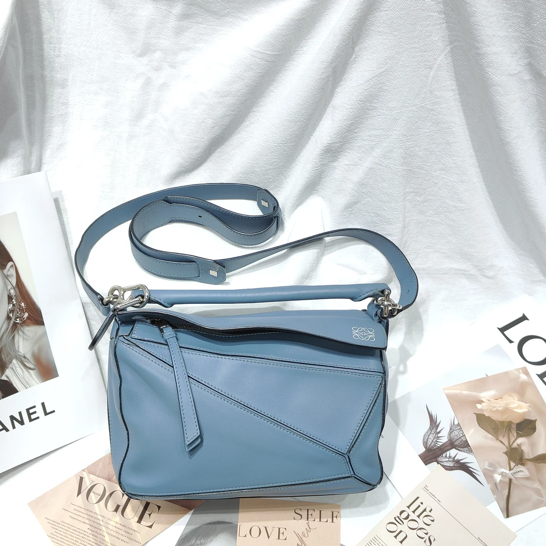 95新 LOEWE/罗意威 罗意威蓝色puzzle小号斜挎包ym