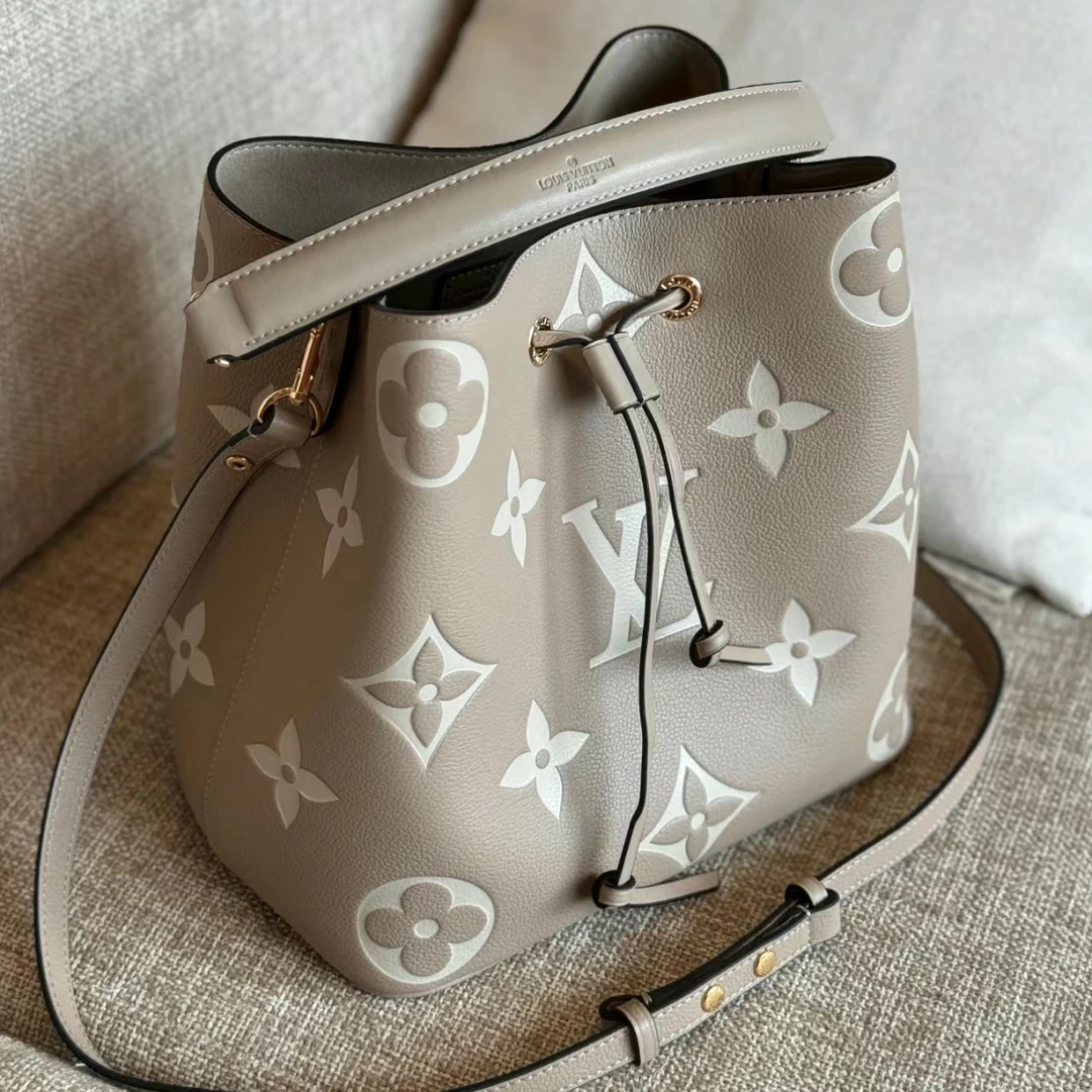 99新 LouisVuitton/路易威登 LV大象灰水桶包斜挎包/ym
