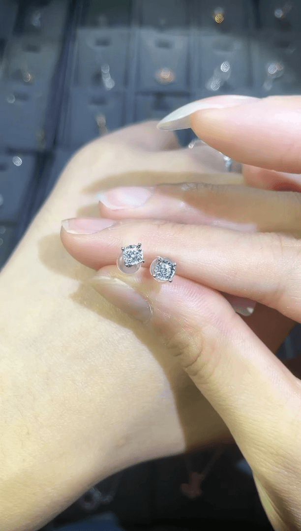 【闪购商品】钻石耳饰18K金镶嵌k白 多人 四爪