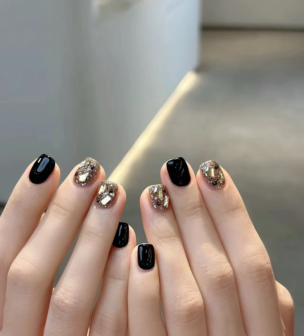 YAOYAOZI手工穿戴甲黑色粘钻日常短甲款经典耐看甲片学生时尚ins