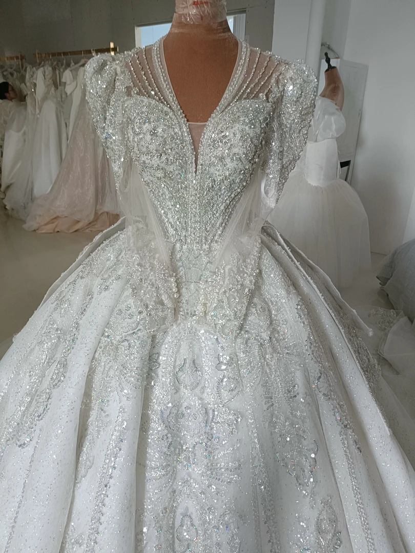 重工奢华v领皇后领。新娘主婚纱