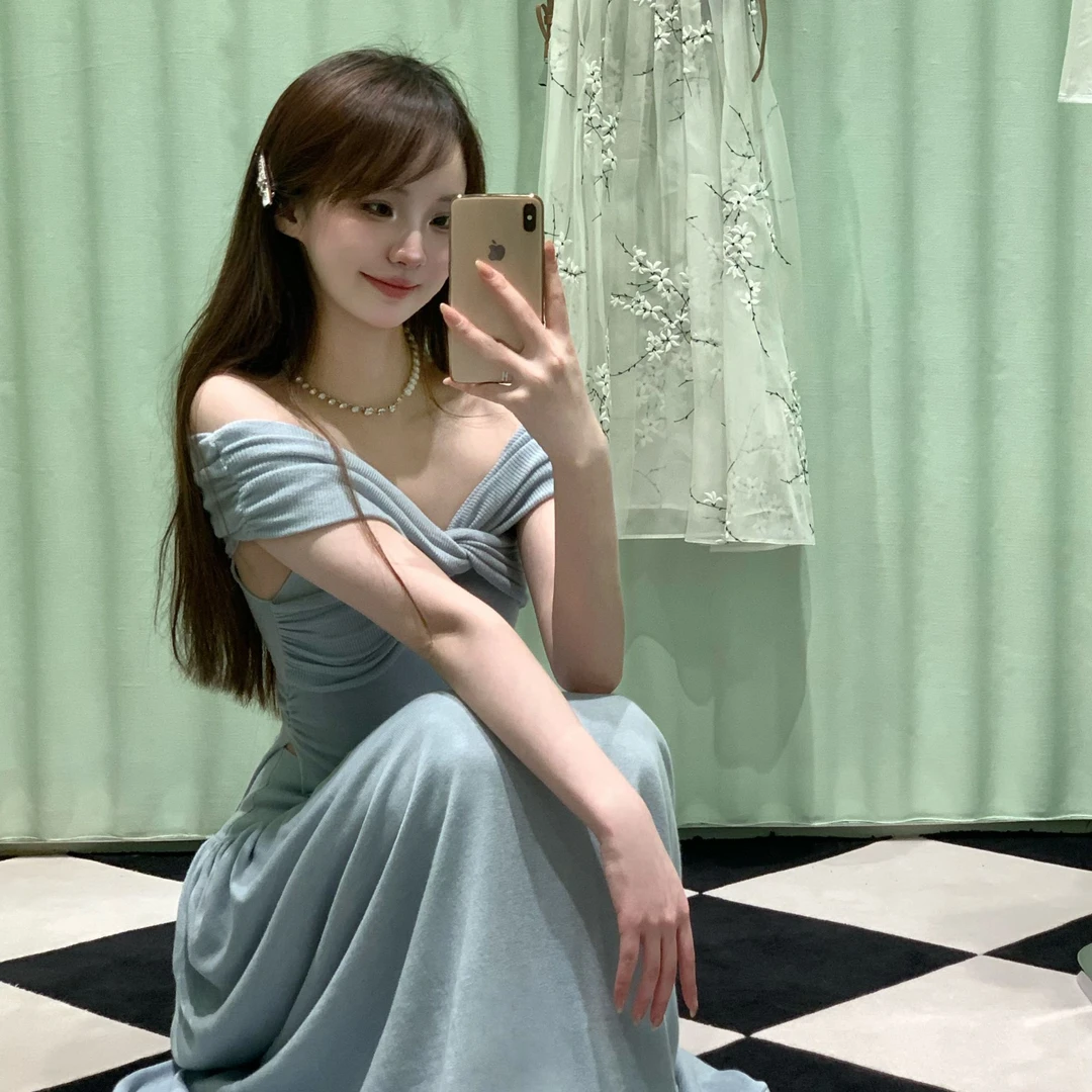 维斯小姐「美丽人生」交叉V领针织上衣显瘦套装大摆长显瘦半身裙