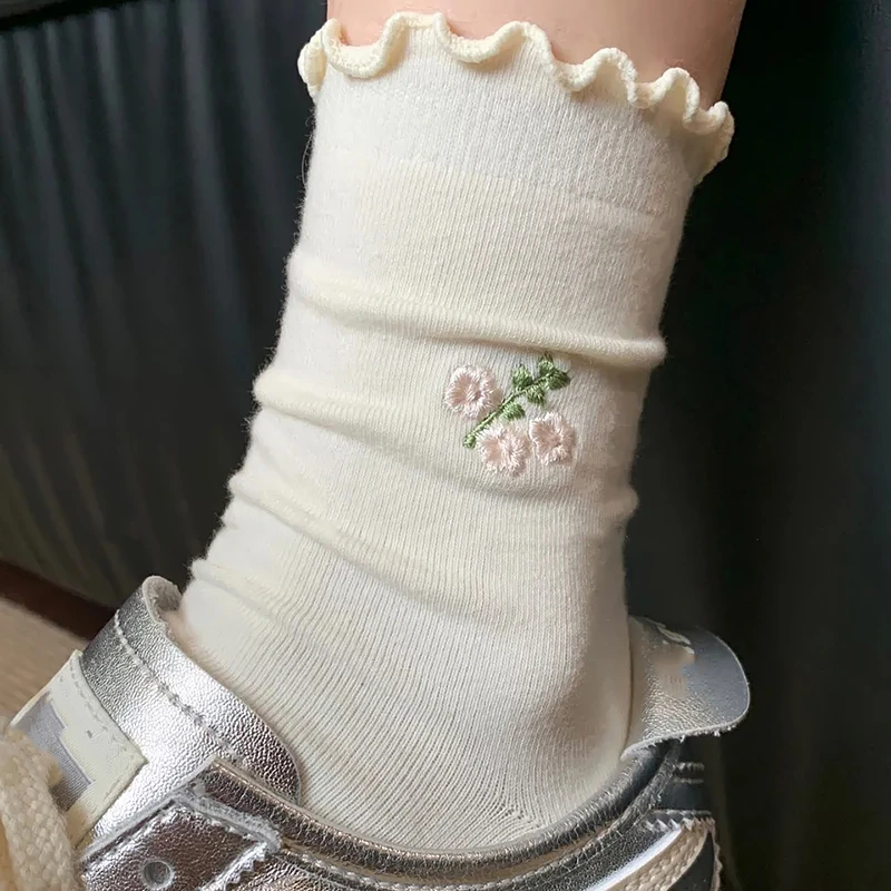 袜子女夏季薄款吸汗透气新疆棉卷边中筒堆堆袜花边奶油色长筒袜