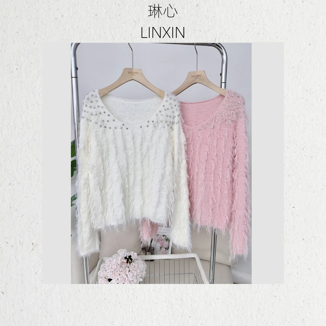 琳心秋冬时尚百搭休闲气质白色毛绒感亮钻套头针织衫QJR1529